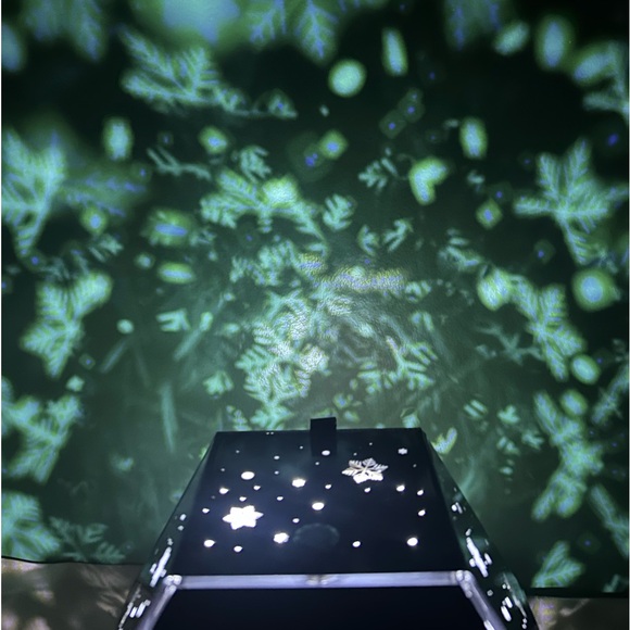 Pandora Christmas Gift Jewelry Box - Picture 3 of 16